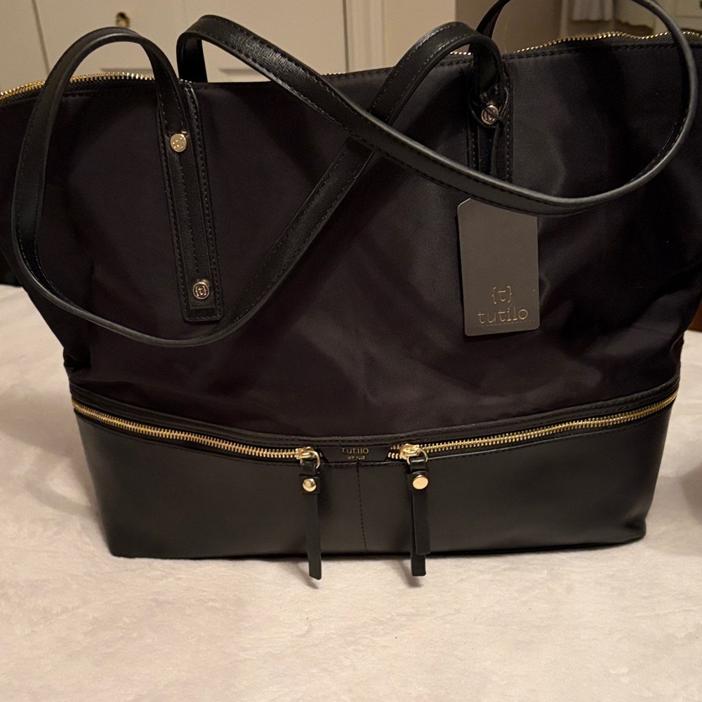 Tutilo Black Women's Tote Bag